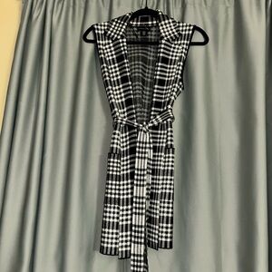 Adrienne Vittadini Black and White Checkered Sleeveless Cardigan